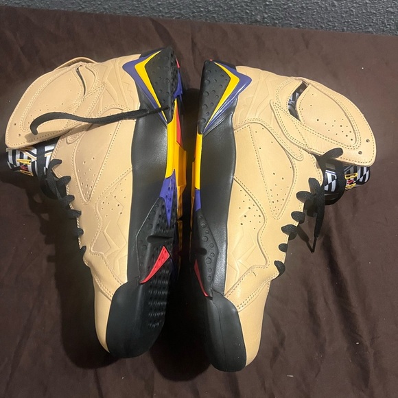 Jordan Tan and Black High-Top Sneakers with Retro Design Retro 7 SE Afrobeats - Picture 2 of 7